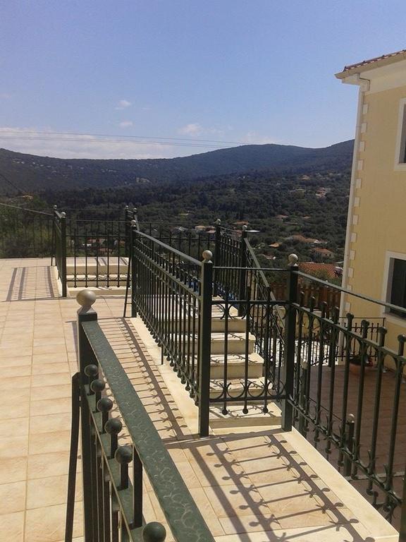 Iriana Village Inn Stavros  エクステリア 写真